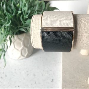 Bracelet Gold tone with Black and White